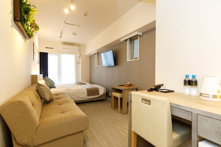 Room 30 of 48