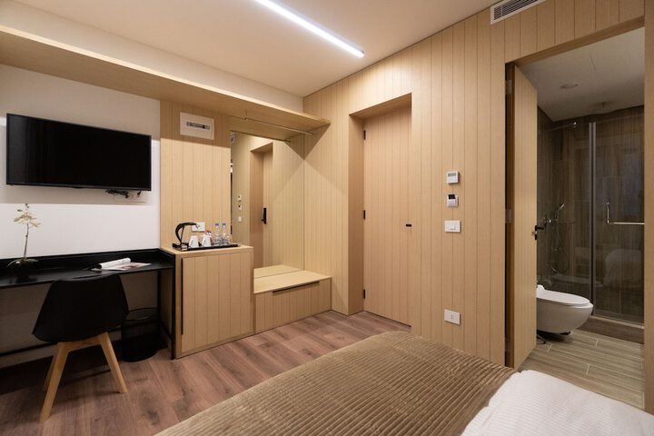 Room 22 of 49