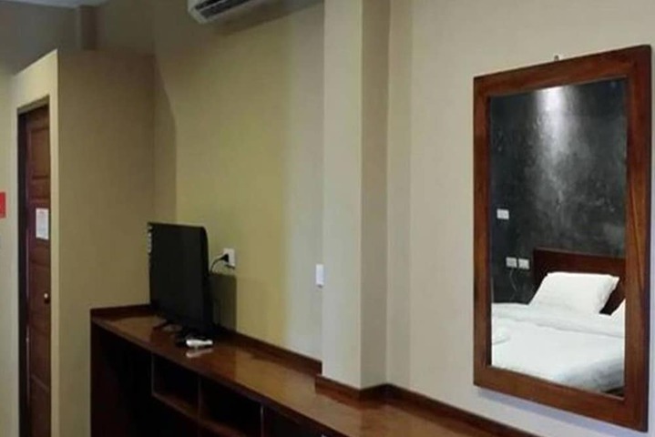 Room 4 of 24