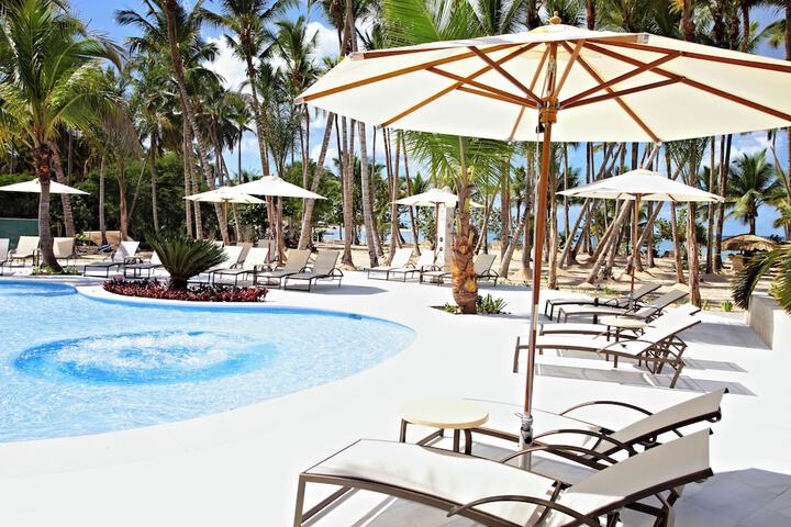 Hotel with Pool