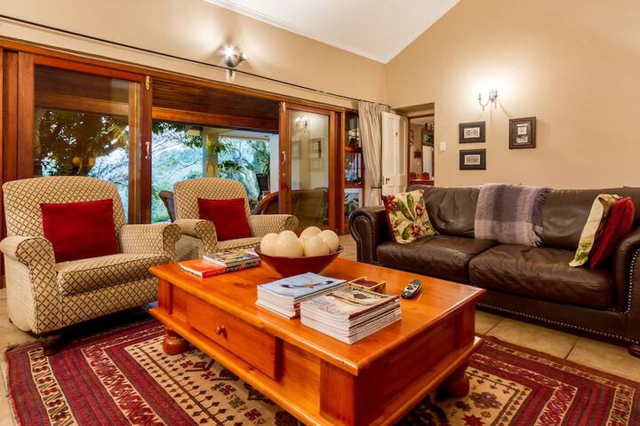 Lounge 11 of 21