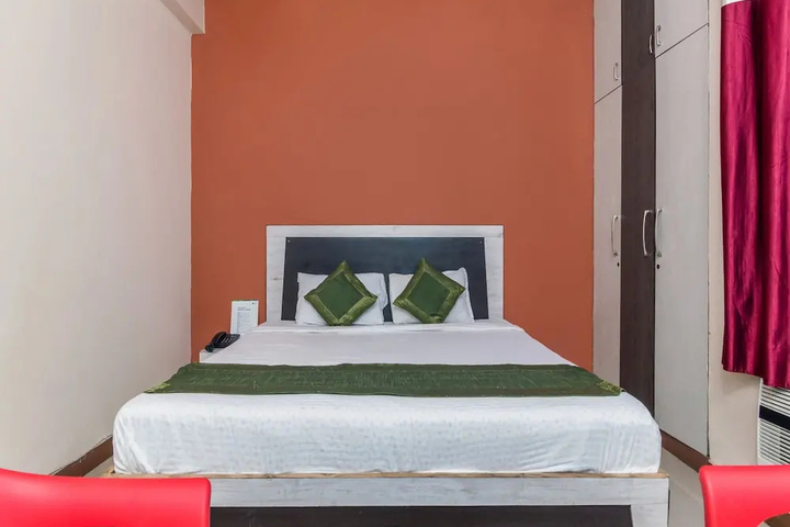 Room 10 of 21