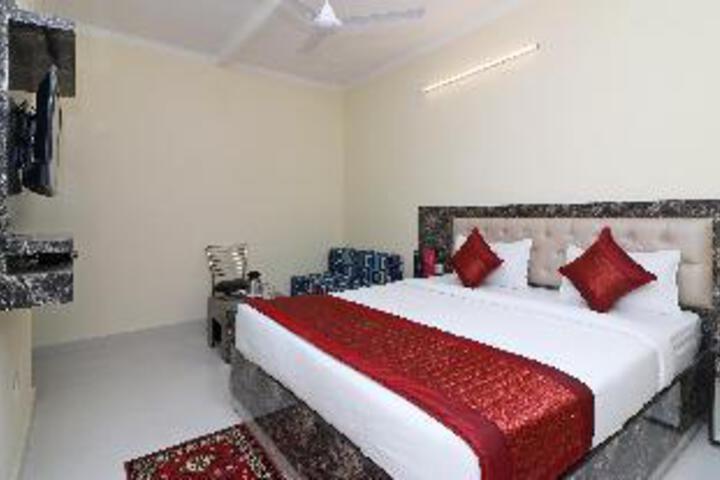 Room 11 of 20