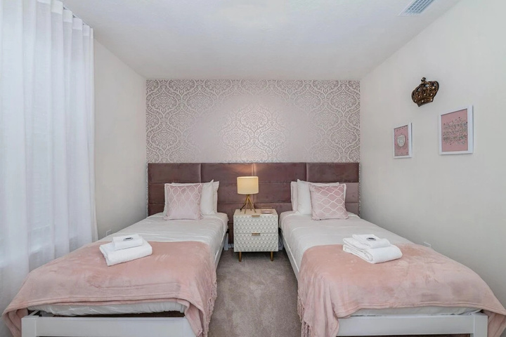 Room 7 of 25