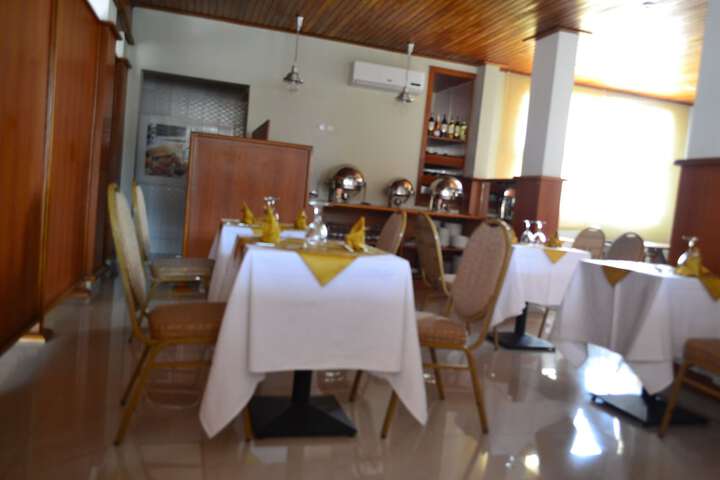 Dining 10 of 13