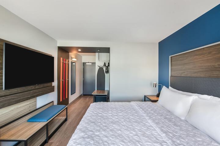 Room 27 of 51