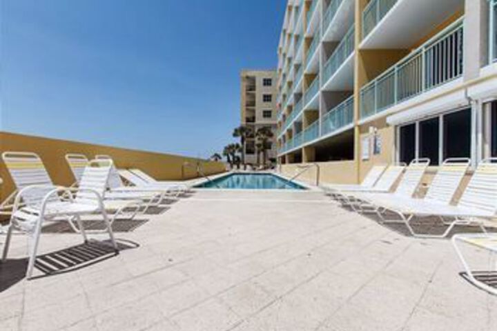 Sundeck 35 of 37