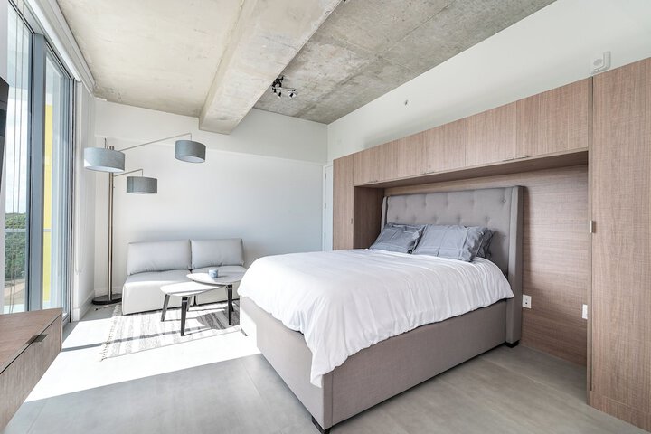 Room 8 of 28