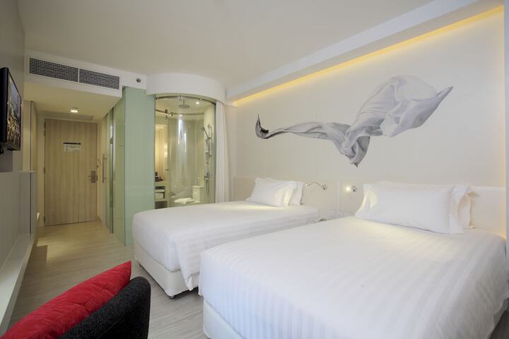Room 8 of 140