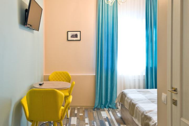 Room 11 of 36