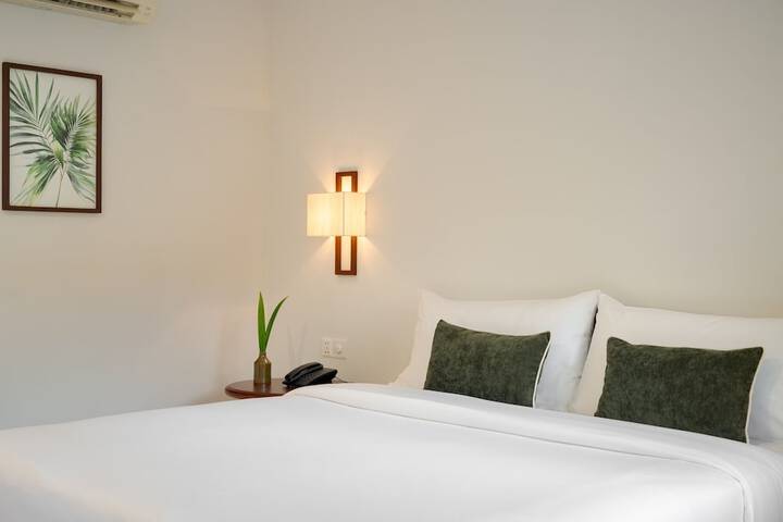 Room 13 of 99