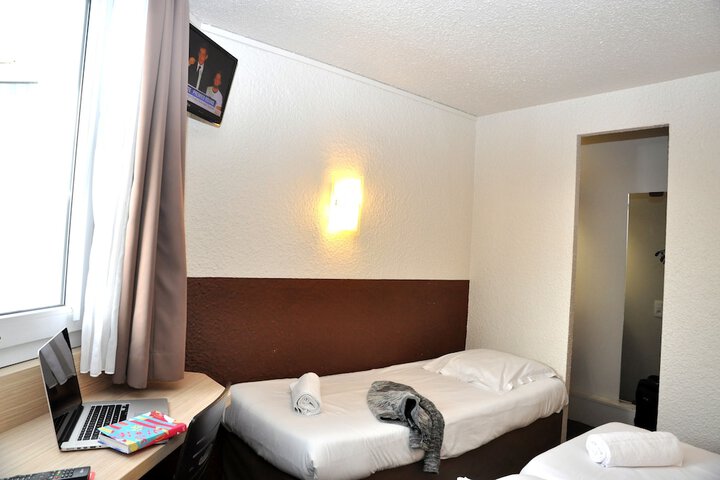 Room 9 of 37