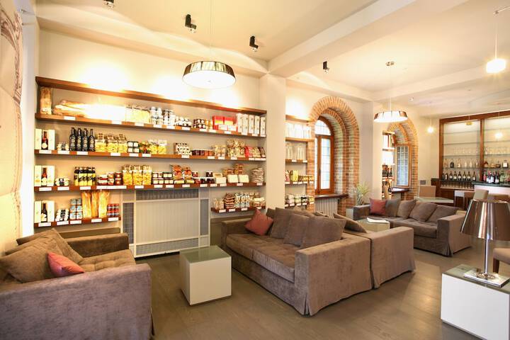 Entrance & Lobby