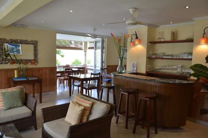 Lounge 19 of 45