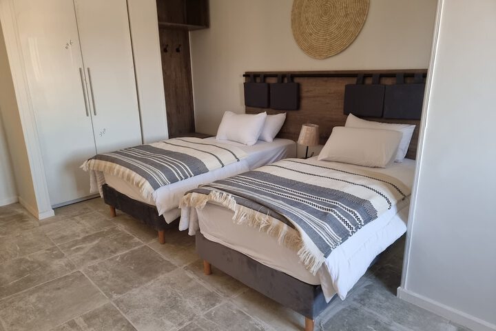Room 6 of 25