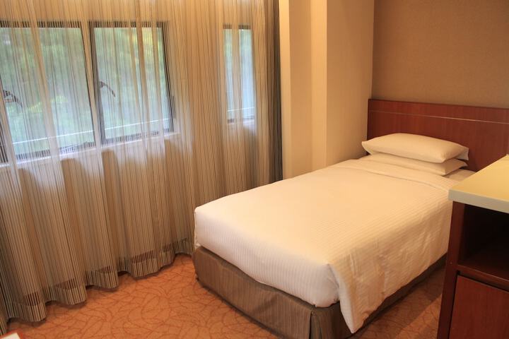 Room 7 of 40