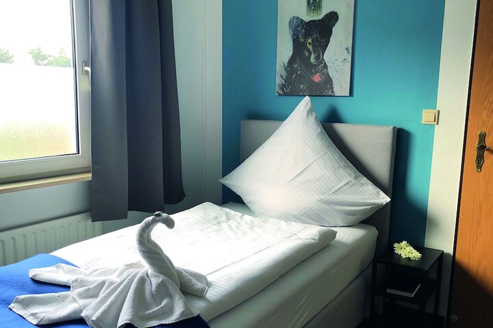 Room 6 of 36