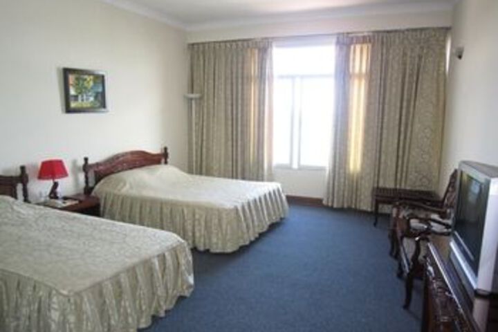 Room 6 of 13