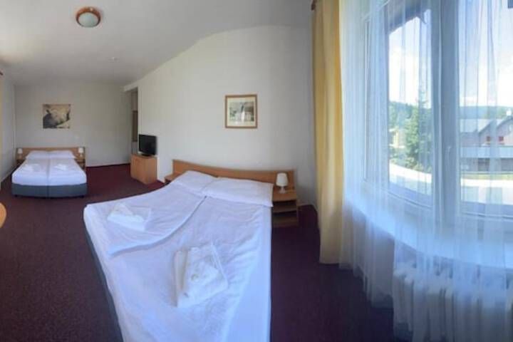 Room 6 of 28