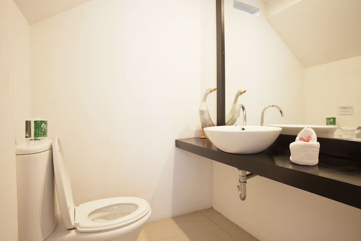 Room 20 of 28