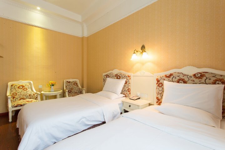 Room 9 of 22