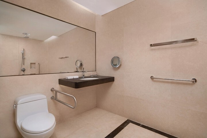 Room 14 of 32