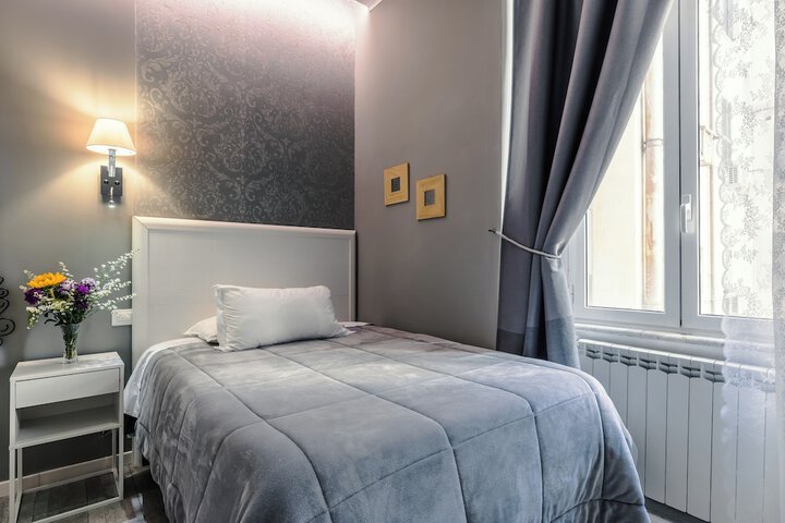 Room 28 of 71