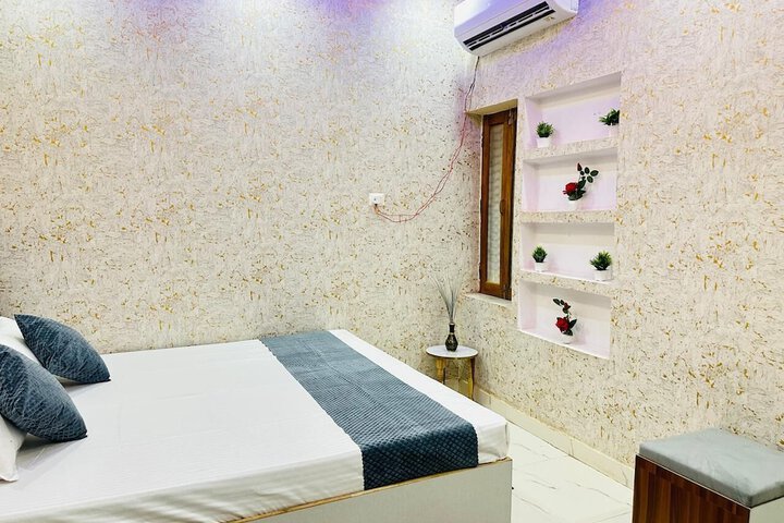 Room 8 of 20