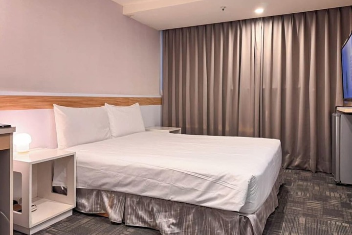 Room 33 of 60