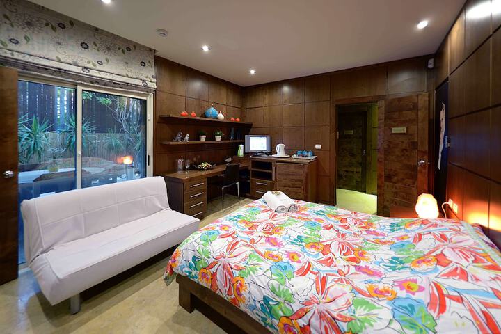 Room 8 of 25