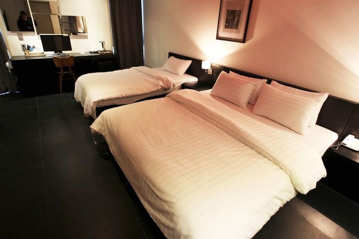 Room 31 of 176