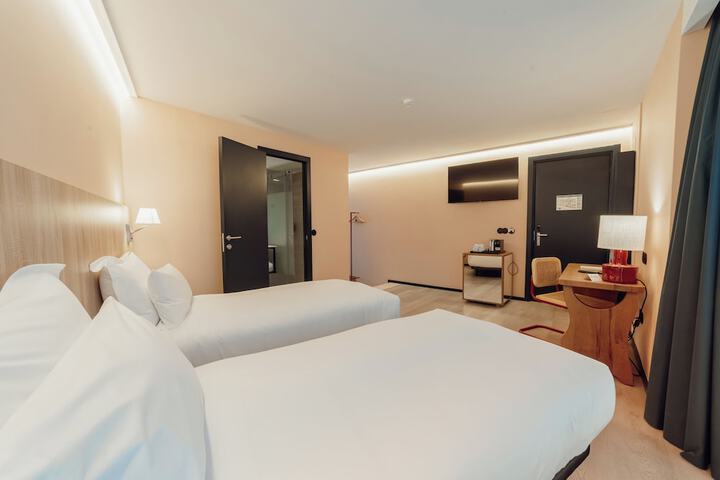 Room 16 of 46