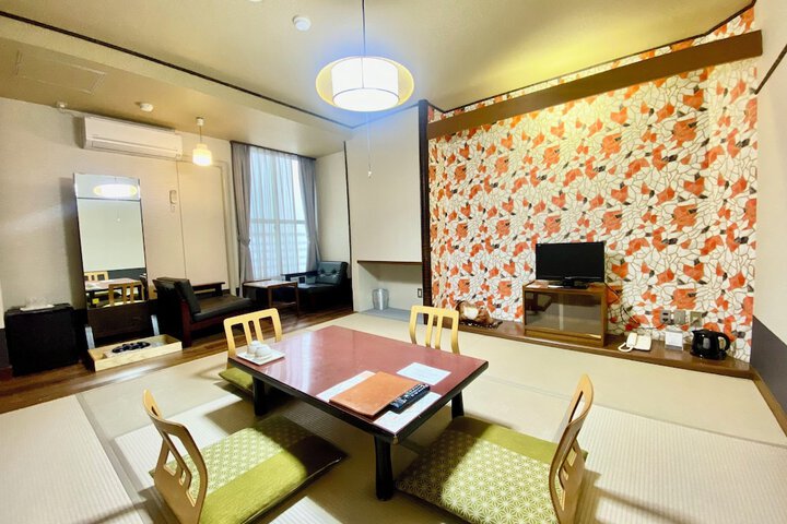 Room 12 of 36