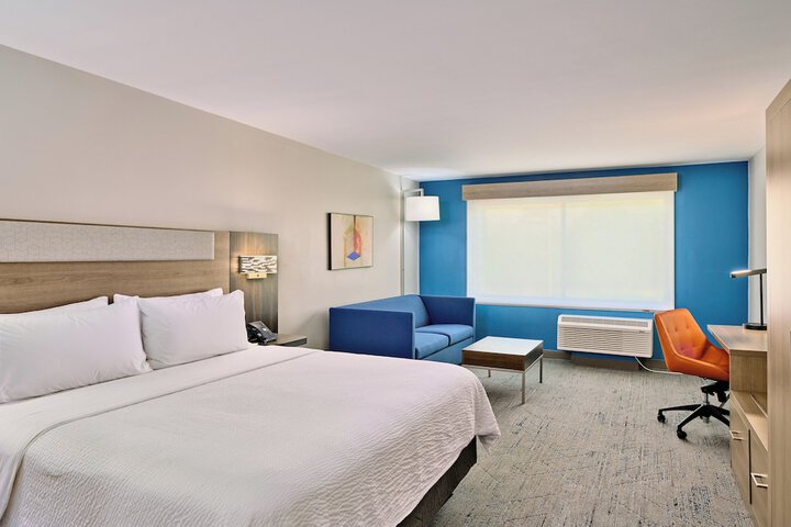 Room 11 of 84
