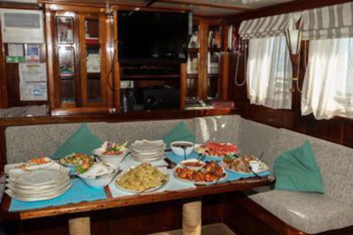 Dining 6 of 19