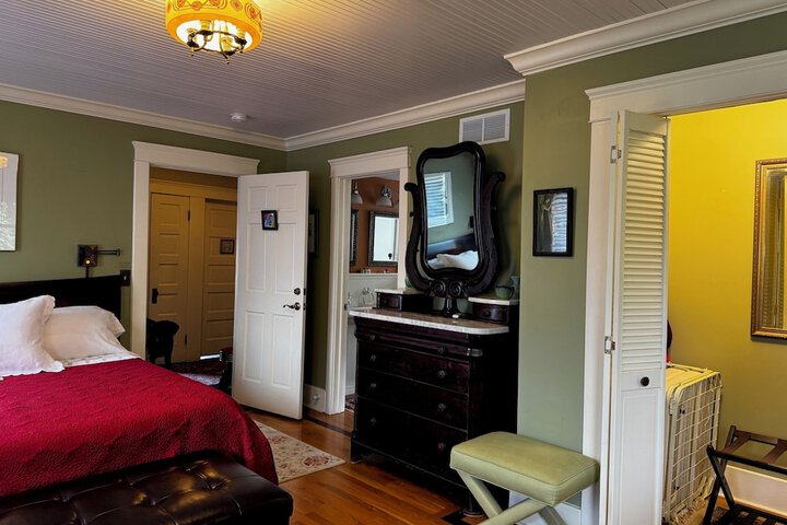 Room 9 of 36