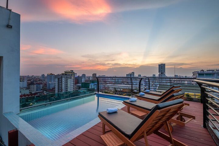 Sundeck 34 of 46