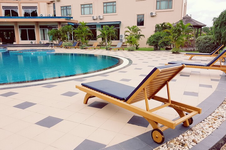 Hotel Pool
