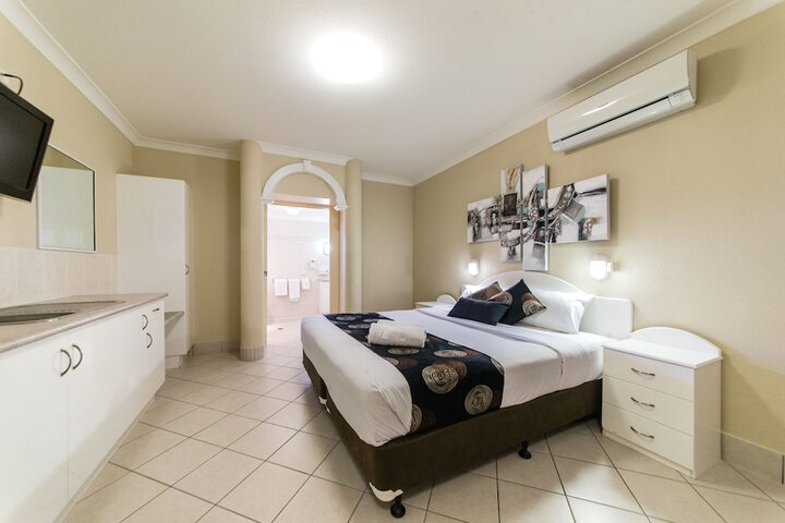 Room 1 of 24