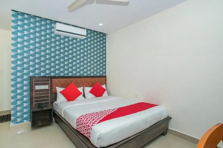 Room 4 of 9