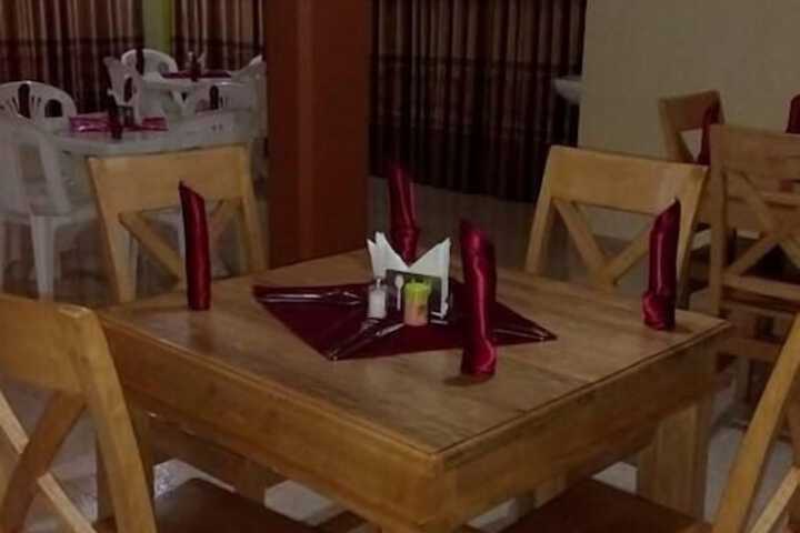 Dining 11 of 15