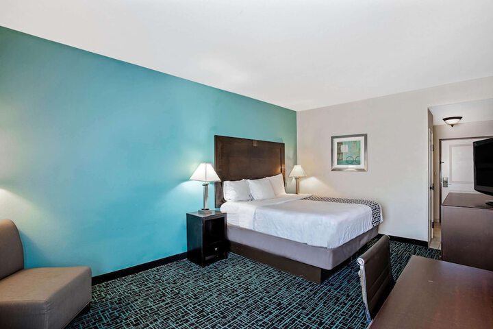 1 King Bed (8 of 11)
