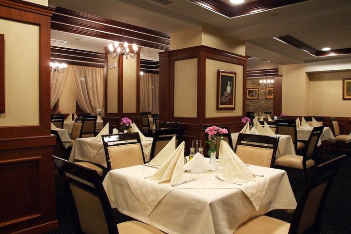 Dining 65 of 85