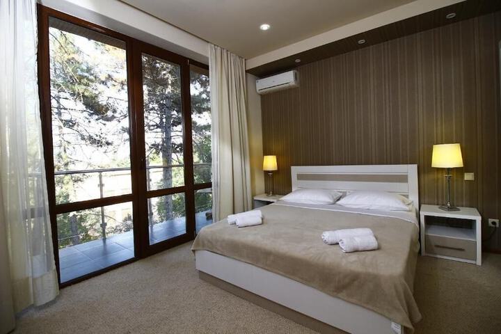 Room 6 of 38