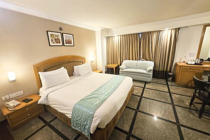 Room 15 of 28