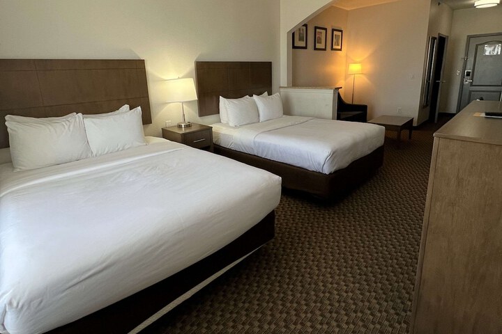 1 King Bed Suite (12 of 17)