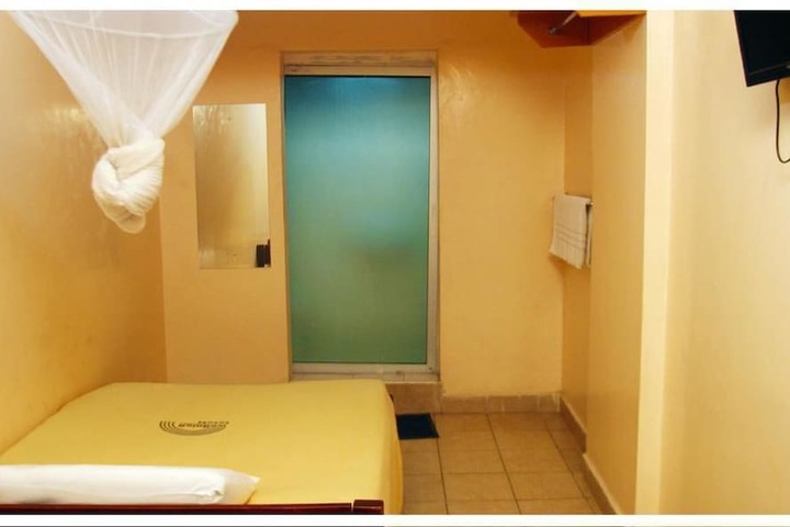 Room 8 of 12