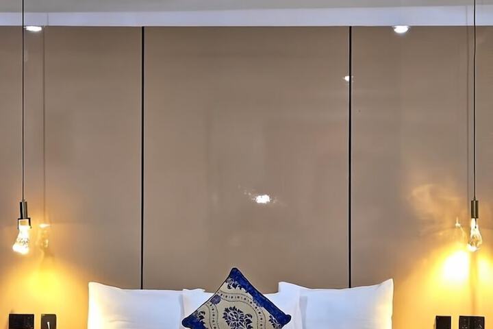 Room 33 of 51