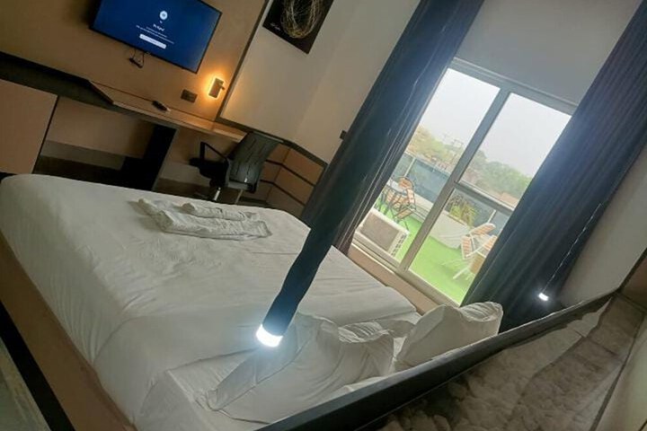 Room 15 of 52