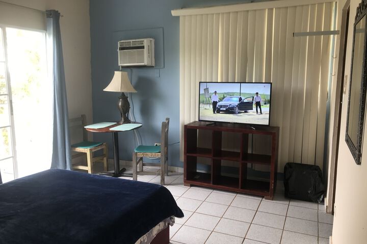 Room 10 of 14